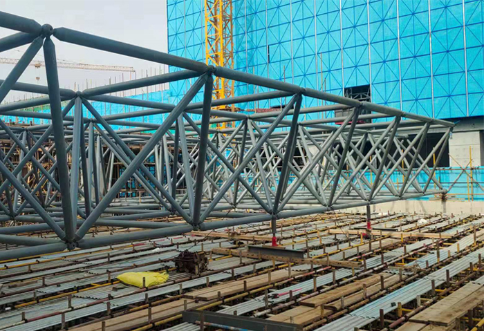 鹤岗济南高铁东总部基地2号楼网架